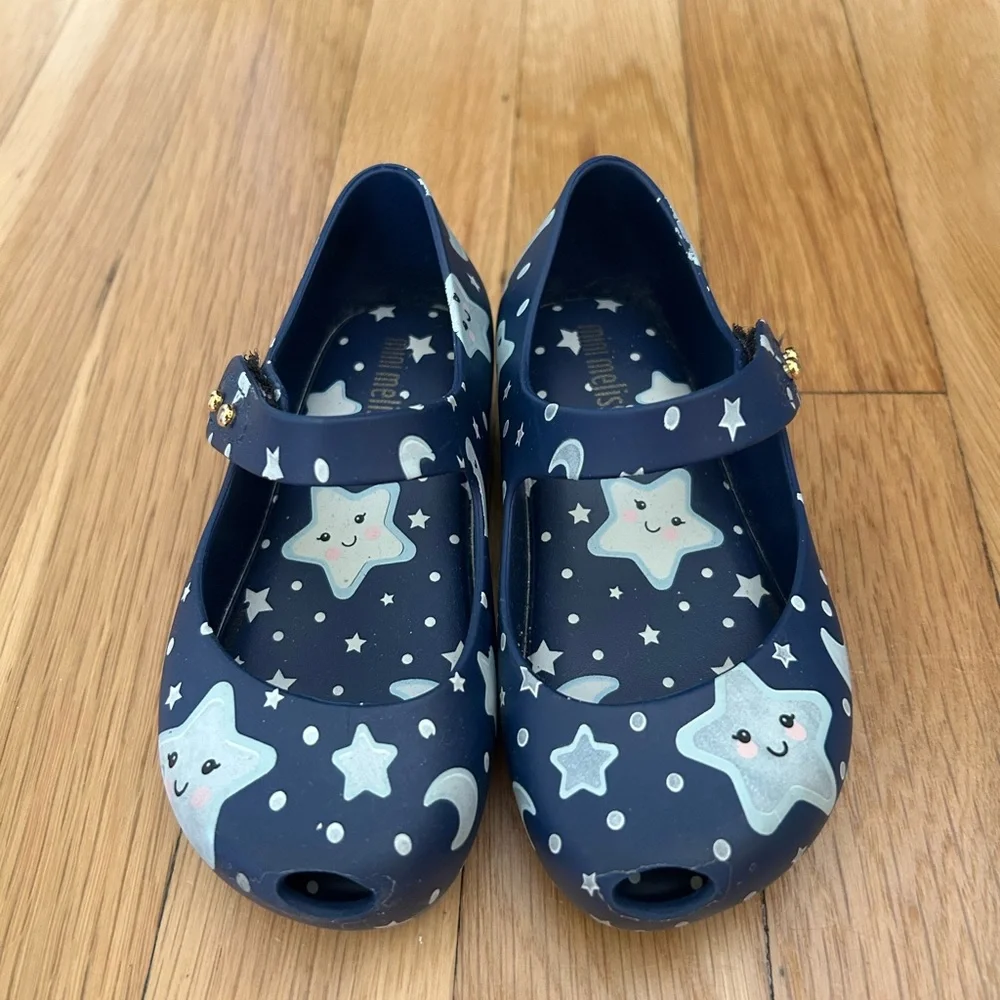 Mini Melissa size 8. Barely used
